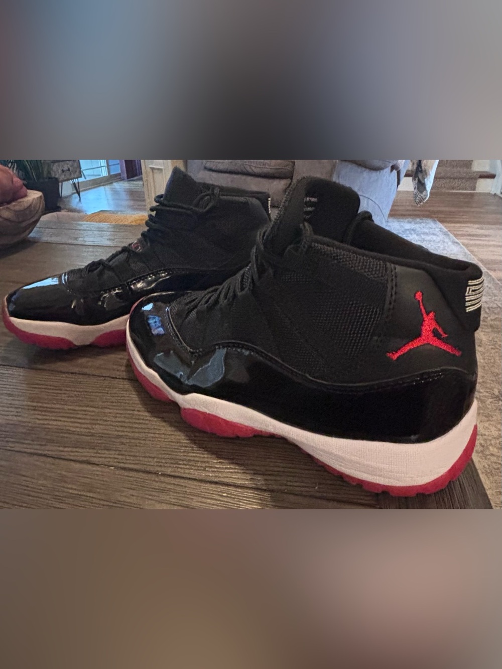 Jordan Mens Black and Red High-Top Sneakers Size 8